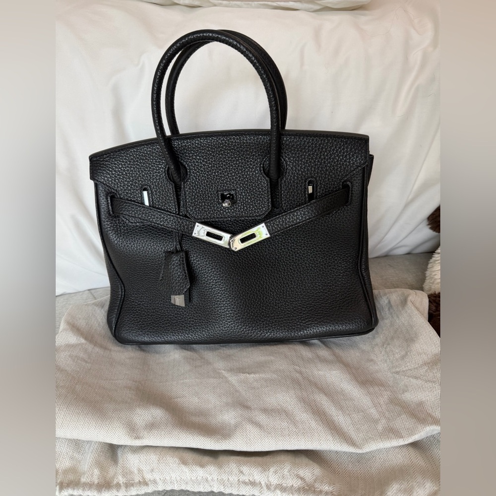 Elegant Black Leather Handbag